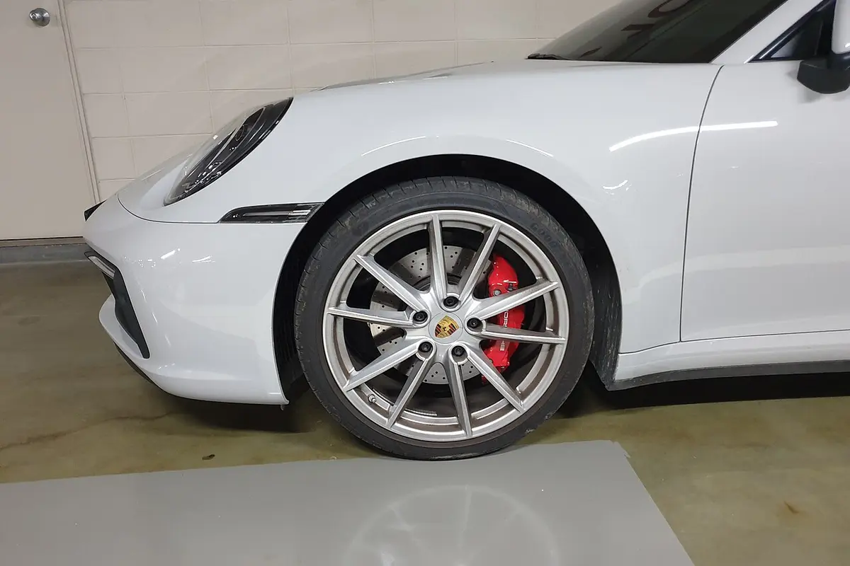 Porsche 911 Carrera S · Llanta y frenos