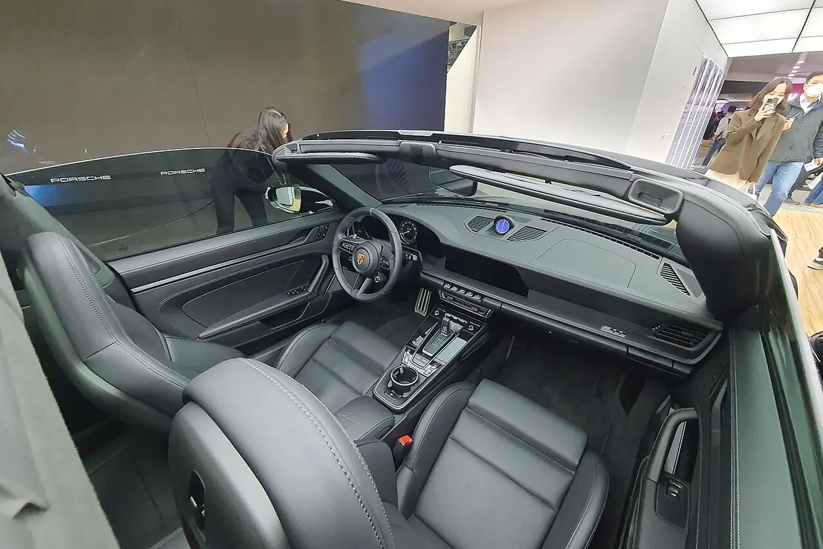 Porsche 911 Carrera S · Interior