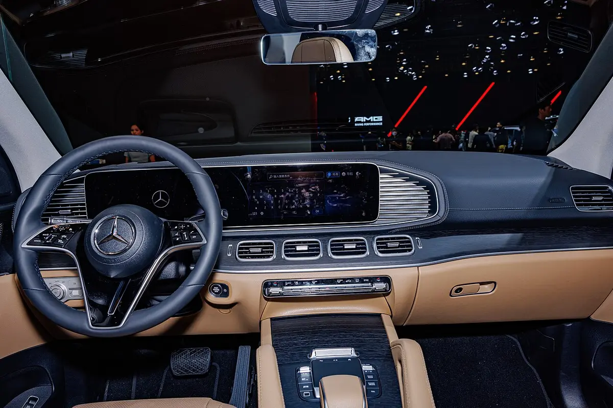 Mercedes-Benz GLE 450 4MATIC · Interior