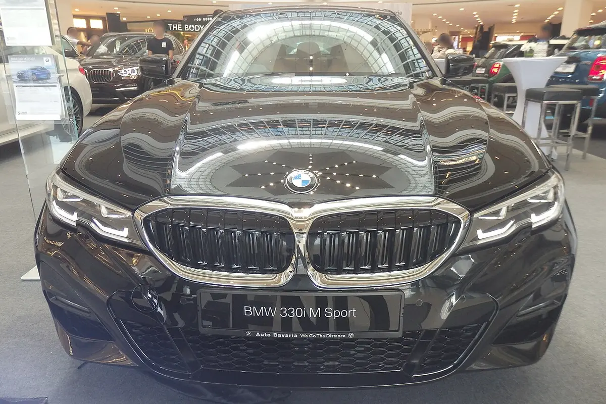 BMW 330i M Sport · Frente