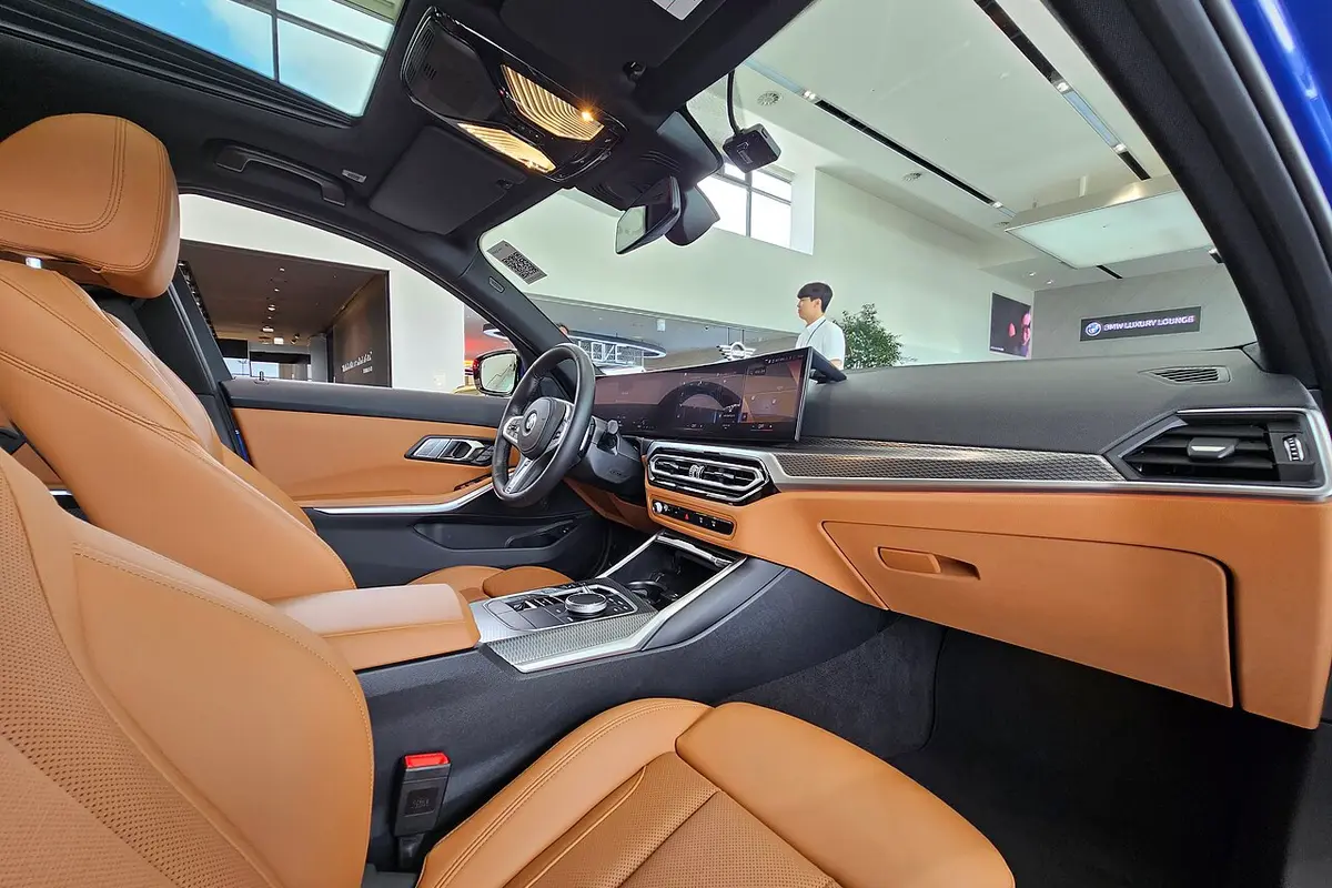 BMW 330i M Sport · Butacas