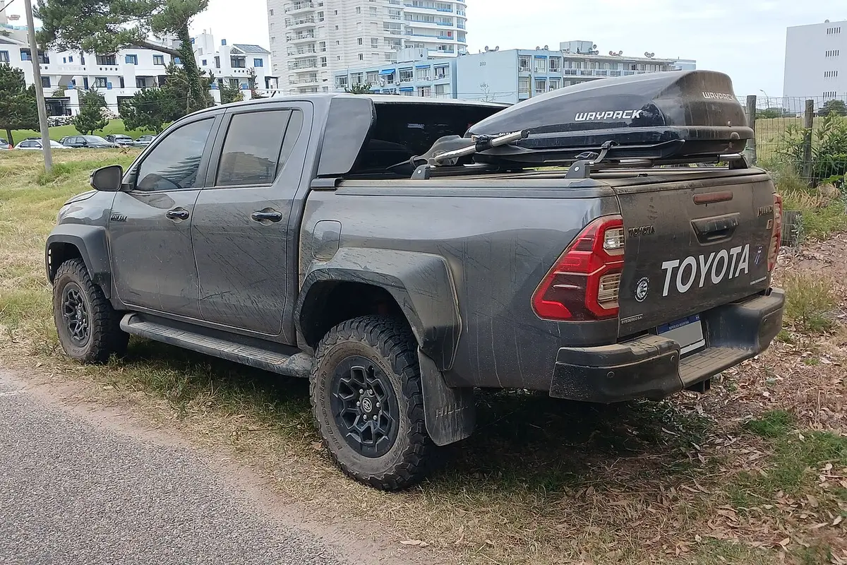 Toyota Hilux GR-Sport 4x4 · Trasera