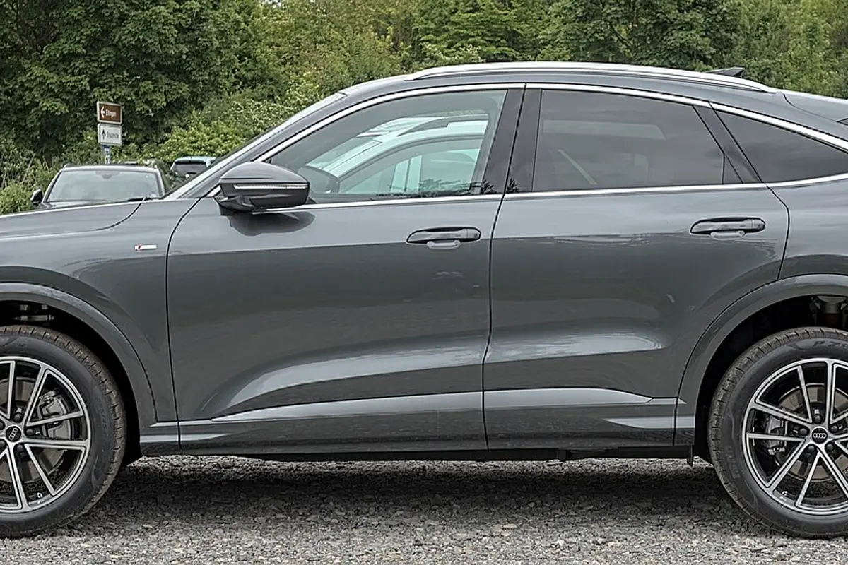 Audi Q5 Sportback · Lateral
