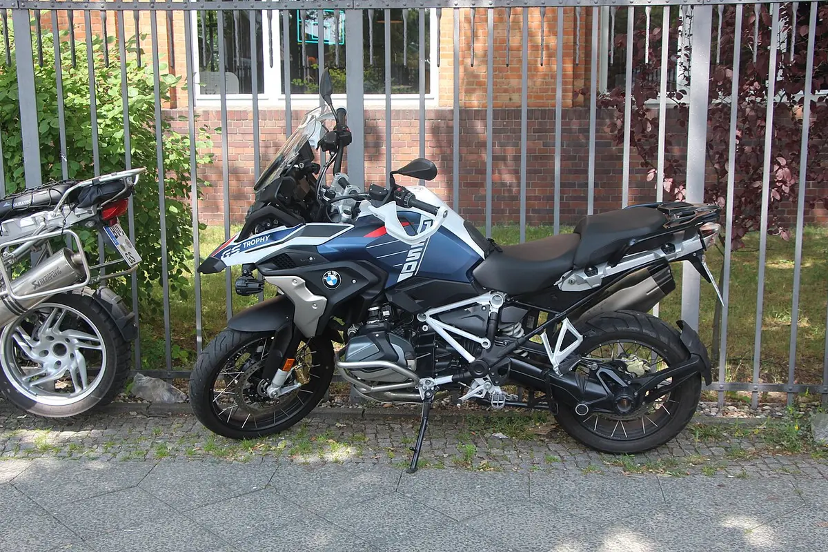 BMW R 1250 GS · Frente tres cuartos